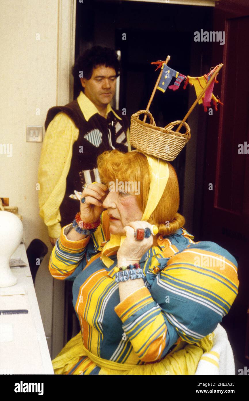 Welsh actor Wyn Calvin known affectionately as 'The Clown Prince of Wales' and 'The Welsh Prince of Laughter', in his dressing room with Max Boyce as pantomime dame in Jack and the Beanstalk 1988 Stock Photo