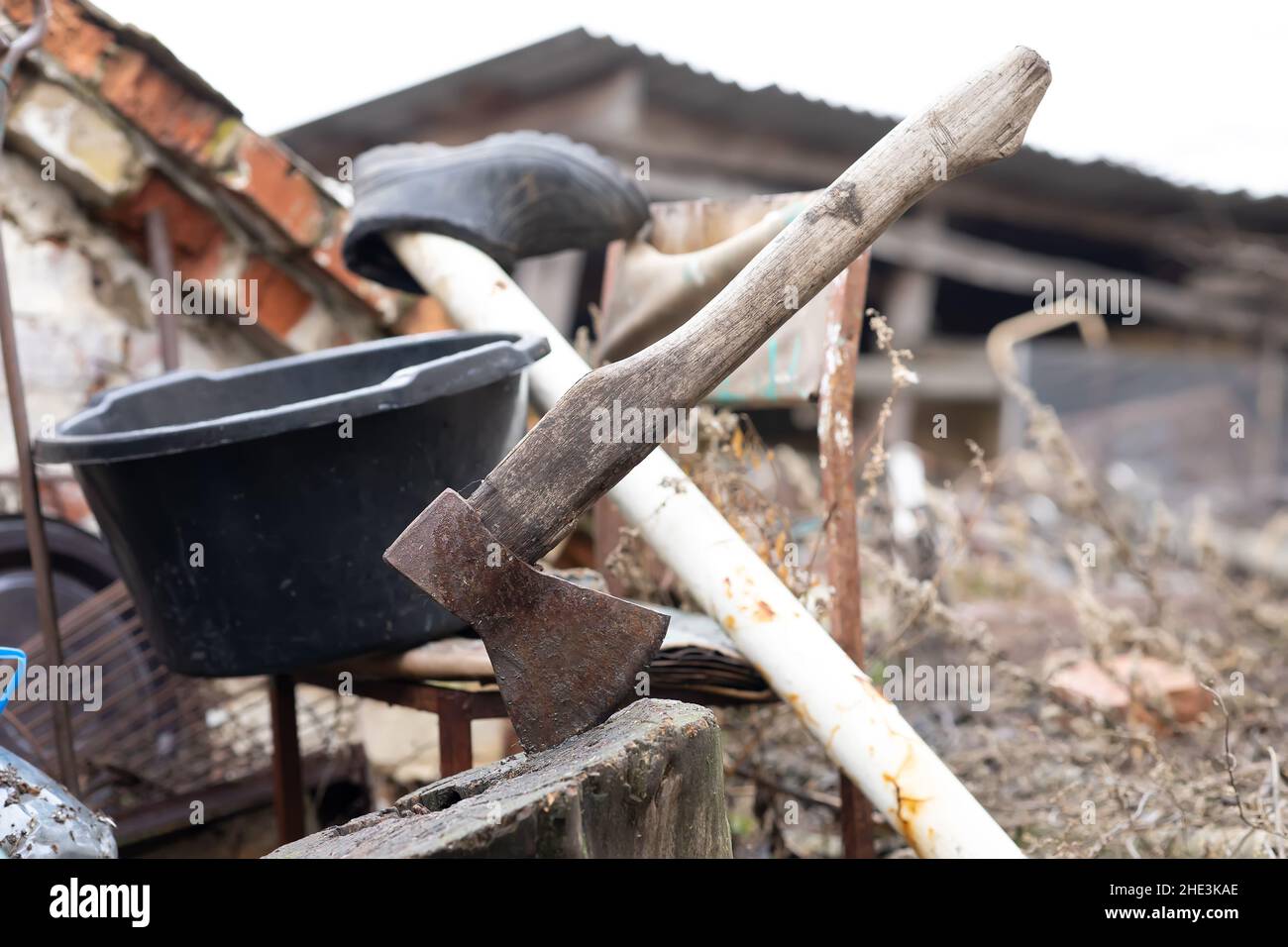 Axe in tree stump yard hi-res stock photography and images - Alamy