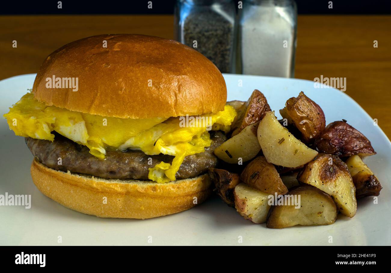 Scrambled eggs bun on plate hi-res stock photography and images - Alamy
