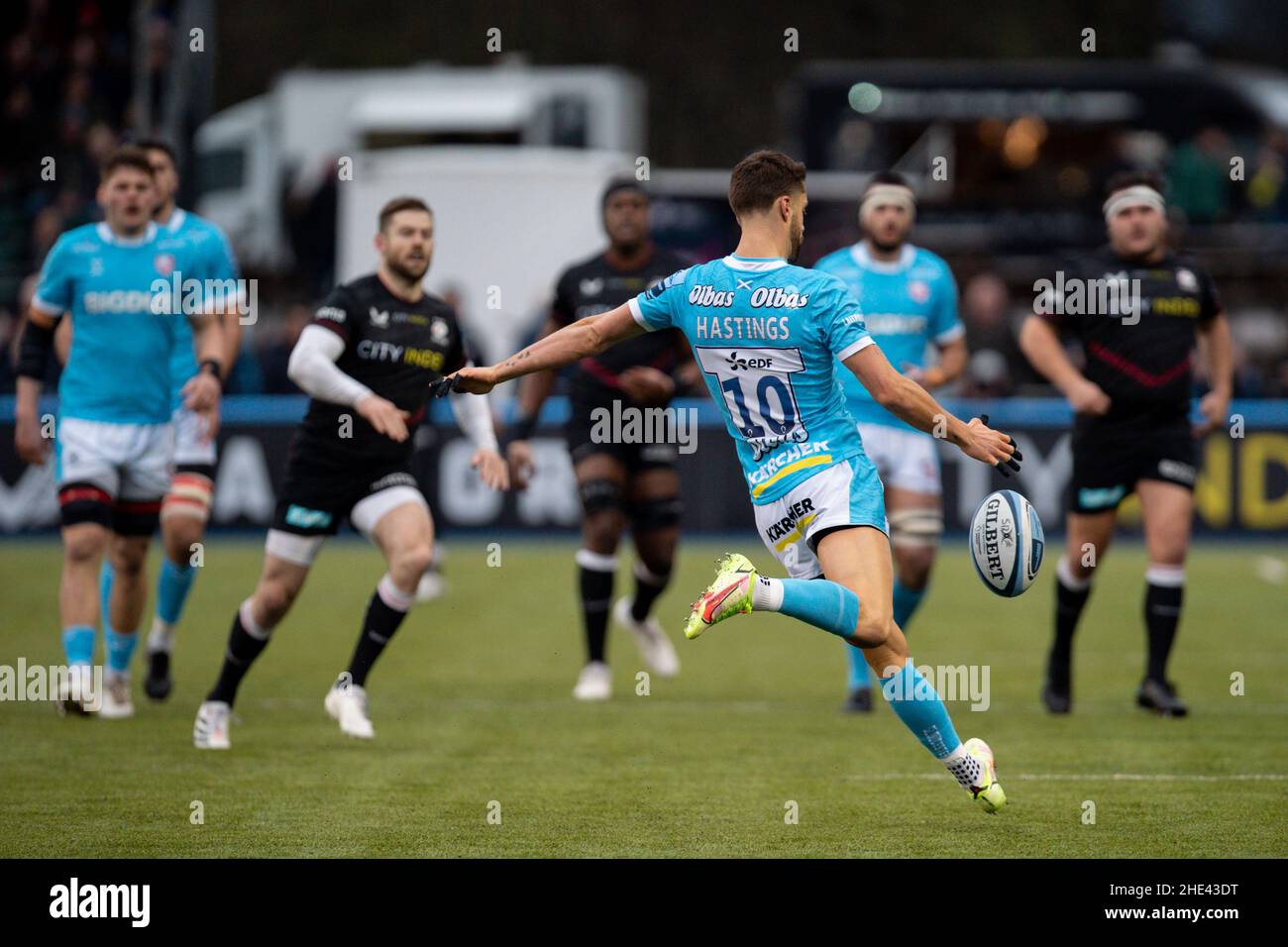 London, UK. 04th Jan, 2022. Adam Hastings #10 of Gloucester Rugby in London, United Kingdom on 1/4/2022. (Photo by Richard Washbrooke/News Images/Sipa USA) Credit: Sipa USA/Alamy Live News Stock Photo
