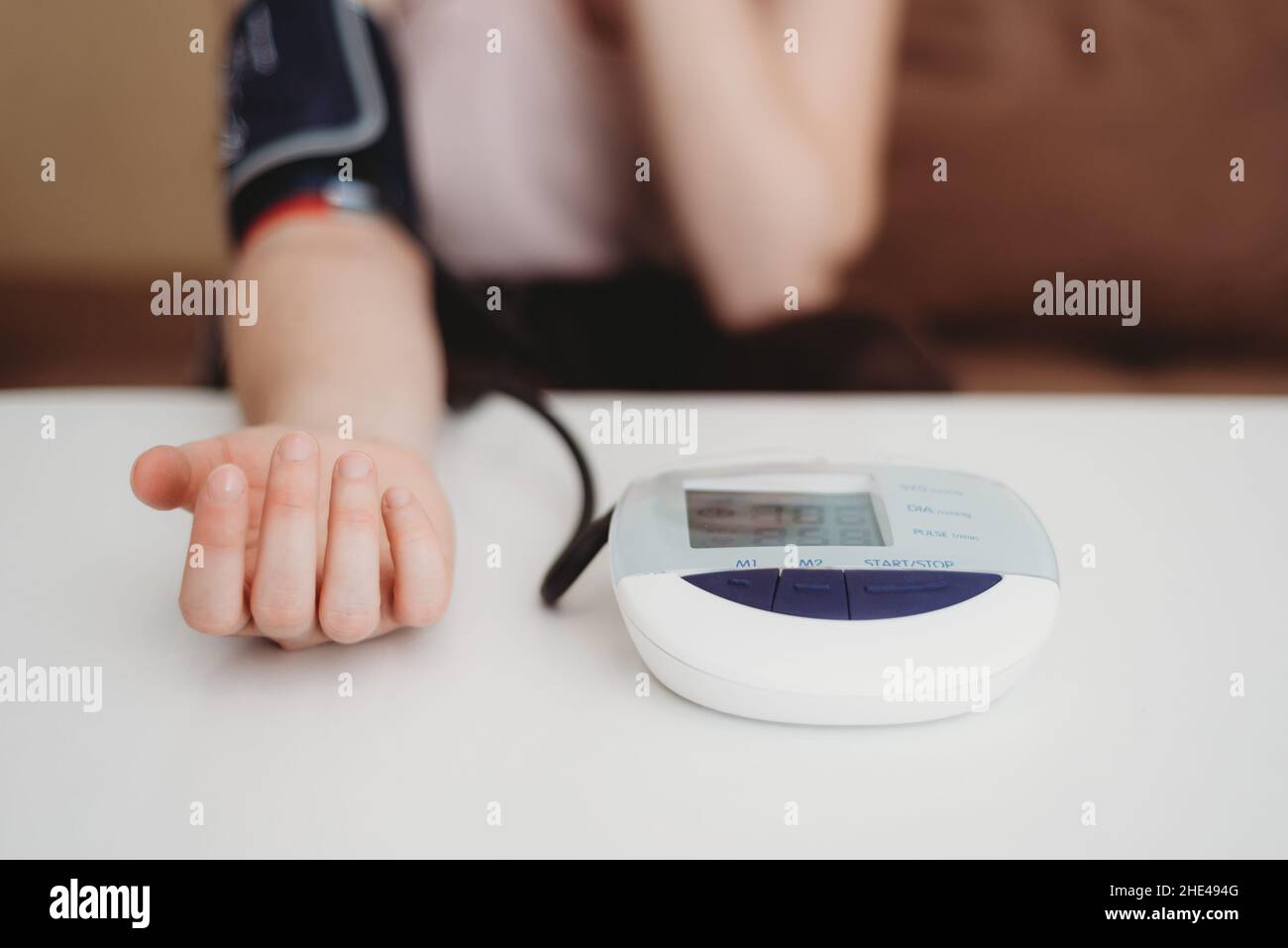 digital sphygmomanometer, medical device for measuring blood pressure