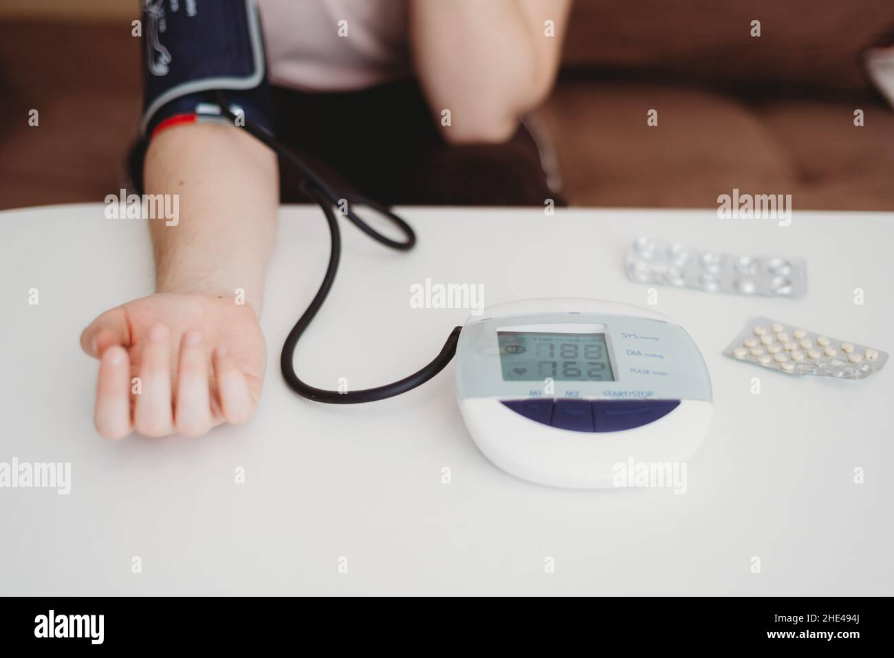 digital sphygmomanometer, medical device for measuring blood pressure