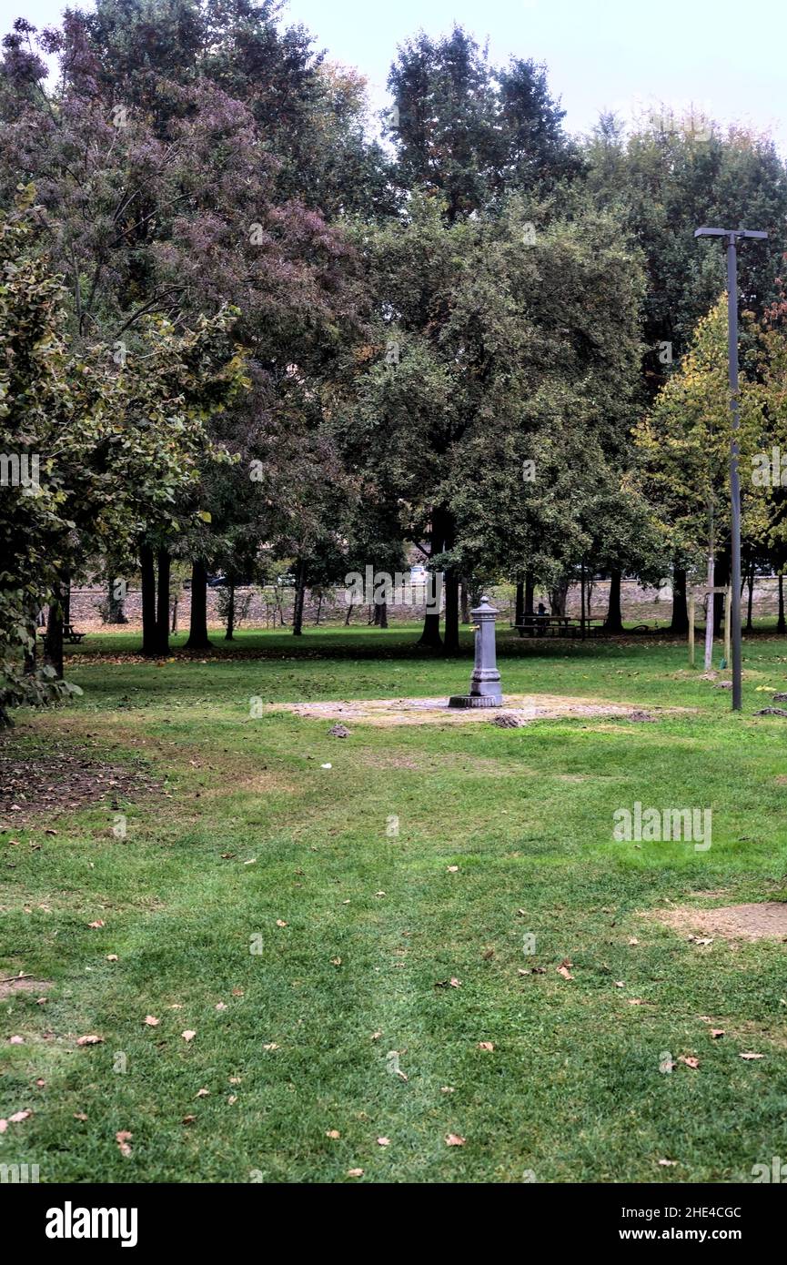 Public fountain in a park with trees in the background Stock Photo - Alamy