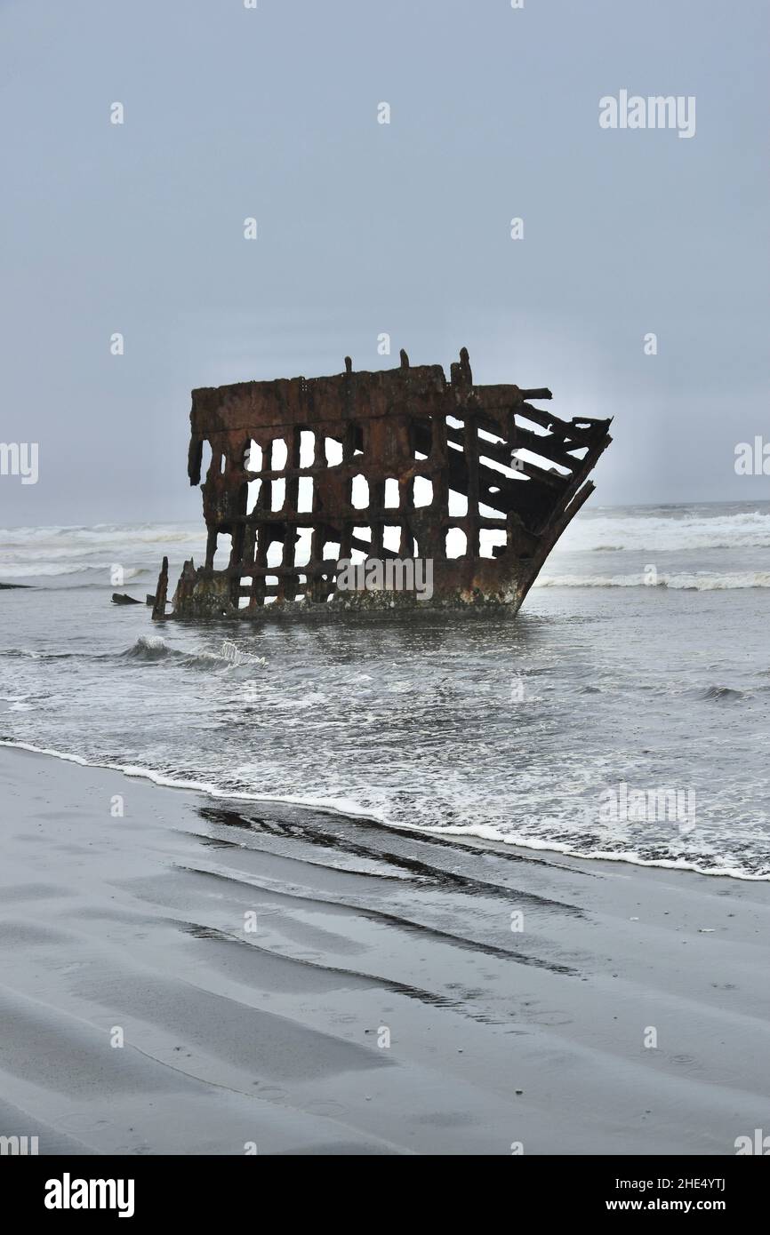 Wreck of the Peter Iredale during a storm on Delaura Beach in Fort Stevens State Park along the Columbia River, northwestern Oregon Stock Photo