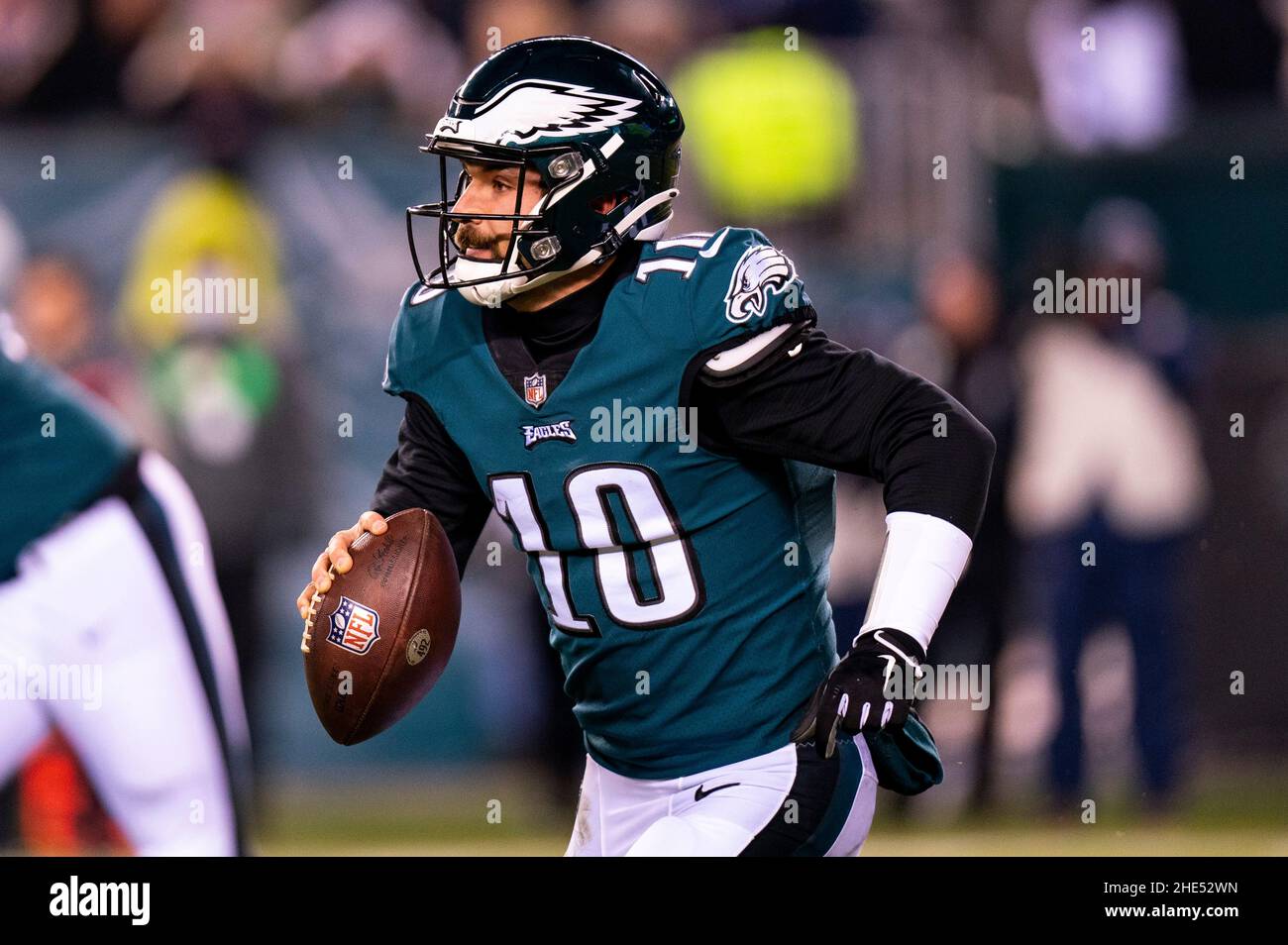 Philadelphia, Pennsylvania, USA. 8th Jan, 2022. Dallas Cowboys running back Ezekiel  Elliott (21) during warm ups before the game against the Philadelphia  Eagles on January 8, 2022 at Lincoln Financial Field. (Credit