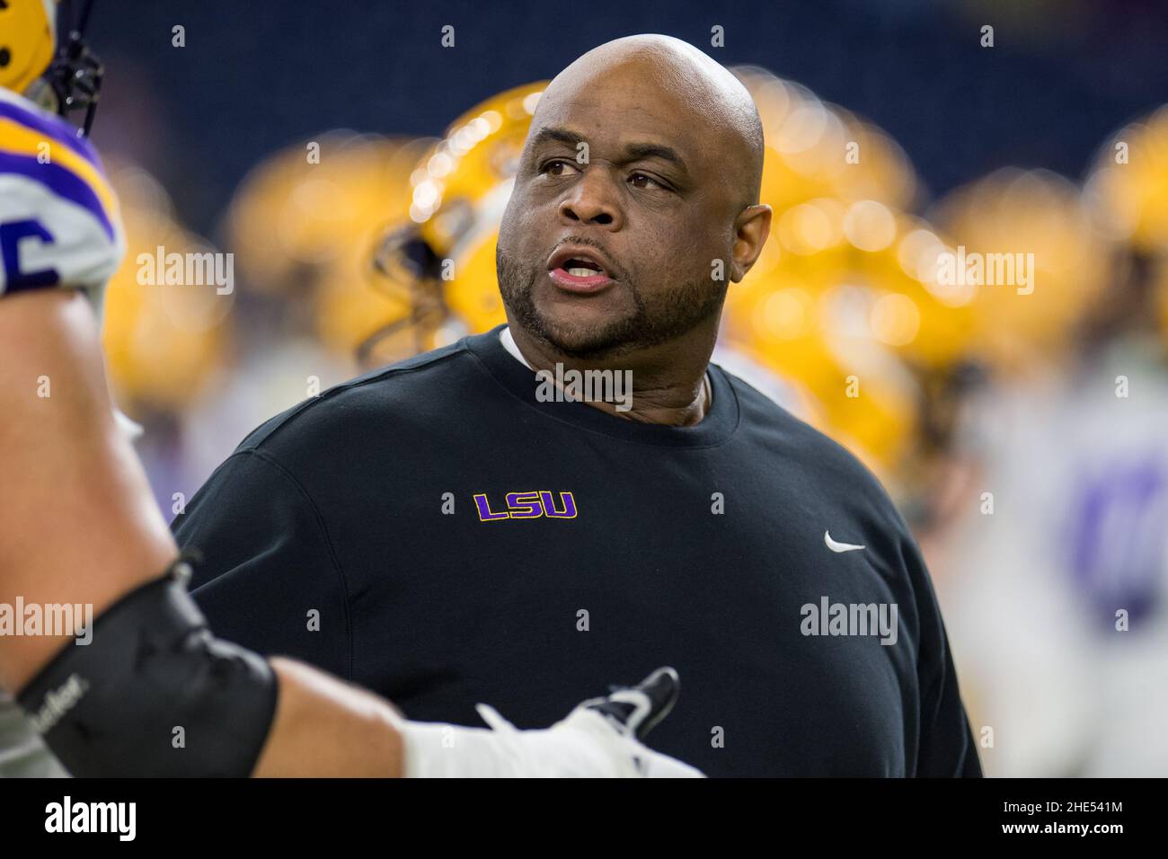 Houston, TX, USA. 4th Jan, 2022. LSU Tigers interim head coach Brad Davis talks to players prior to the Texas Bowl NCAA football game between the LSU Tigers and the Kansas State Wildcats at NRG Stadium in Houston, TX. Trask Smith/CSM/Alamy Live News Stock Photo