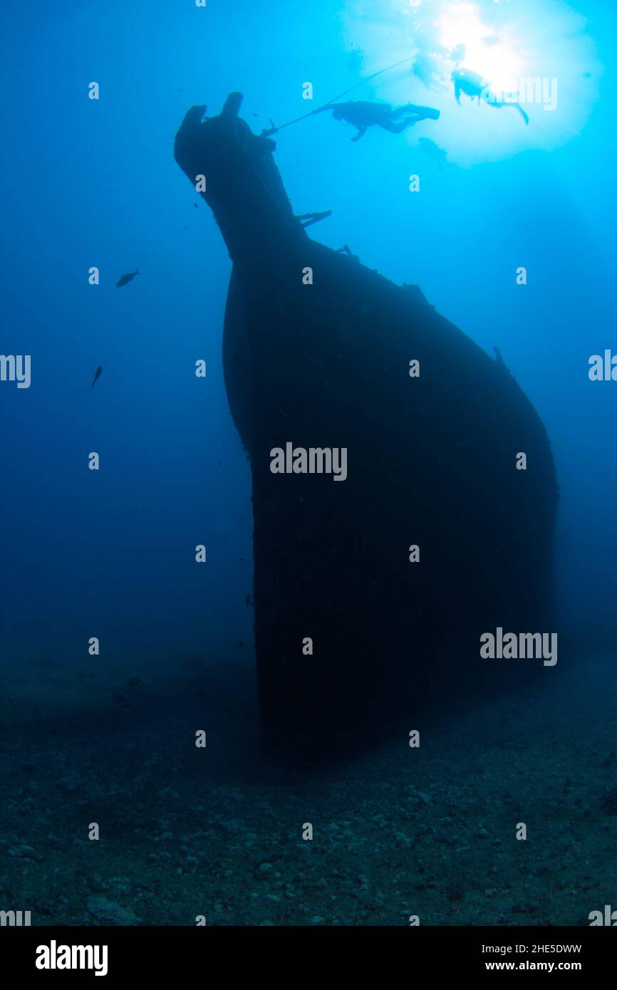 Divers drop down to the wreck of the Mahi, off Oahu's west shore