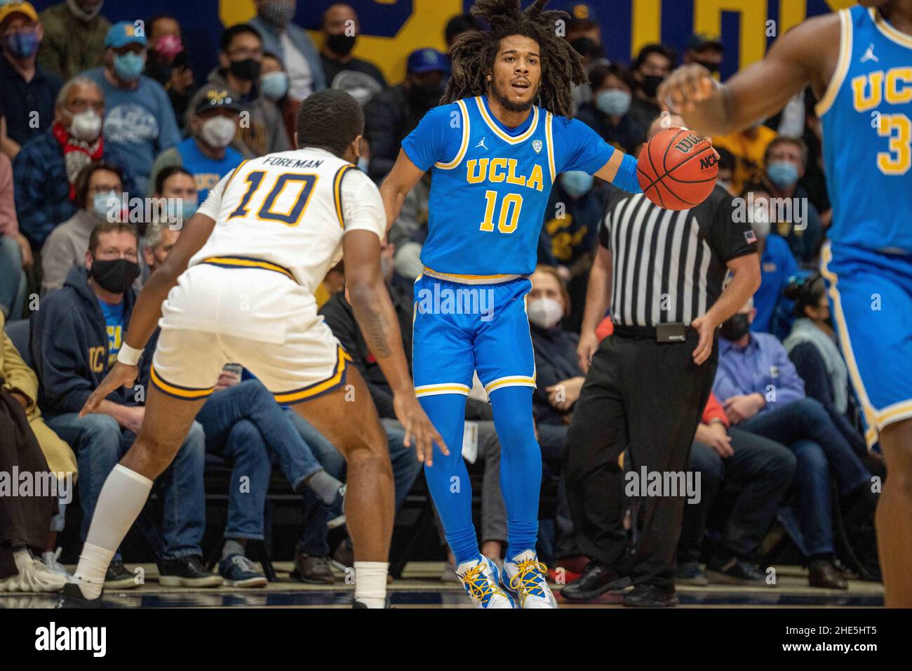 Berkeley, USA. 08th Jan, 2022. UCLA guard Tyger Campbell (10) brings the ball up court during the first half against California guard Makale Foreman (10) in Berkeley, California, Saturday December 8, 2022. (Neville Guard/Image of Sport) Photo via Credit: Newscom/Alamy Live News Stock Photo