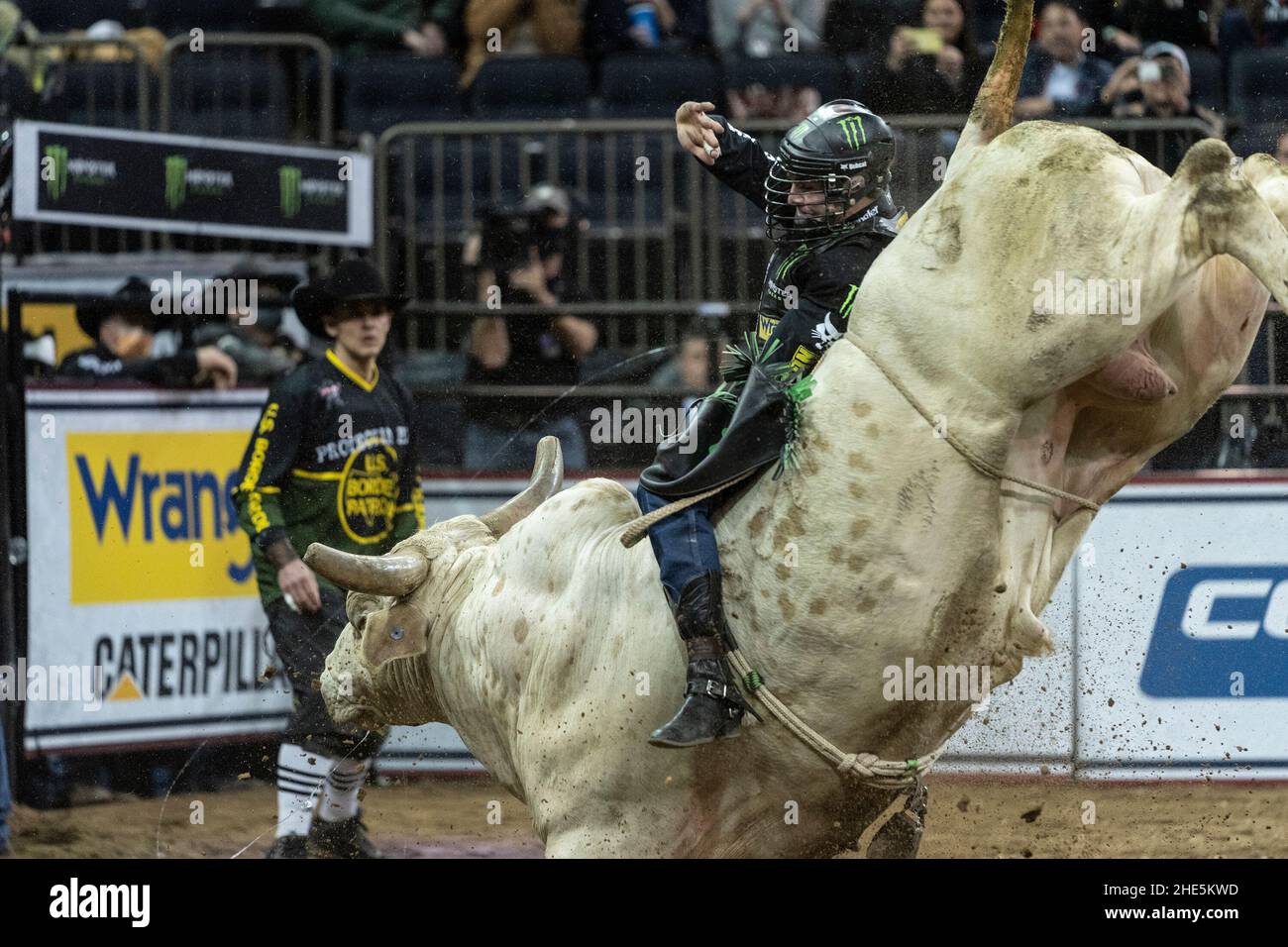 New York, United States. 07th Jan, 2022. Jess Lockwood of Volborg, Montana rides a bull during PBR Unleash The Beast at Madison Square Garden. This is an annual event, which was canceled in 2021 because of COVID-19 pandemic and returned this year with COVID protocol in place. (Photo by Lev Radin/Pacific Press) Credit: Pacific Press Media Production Corp./Alamy Live News Stock Photo