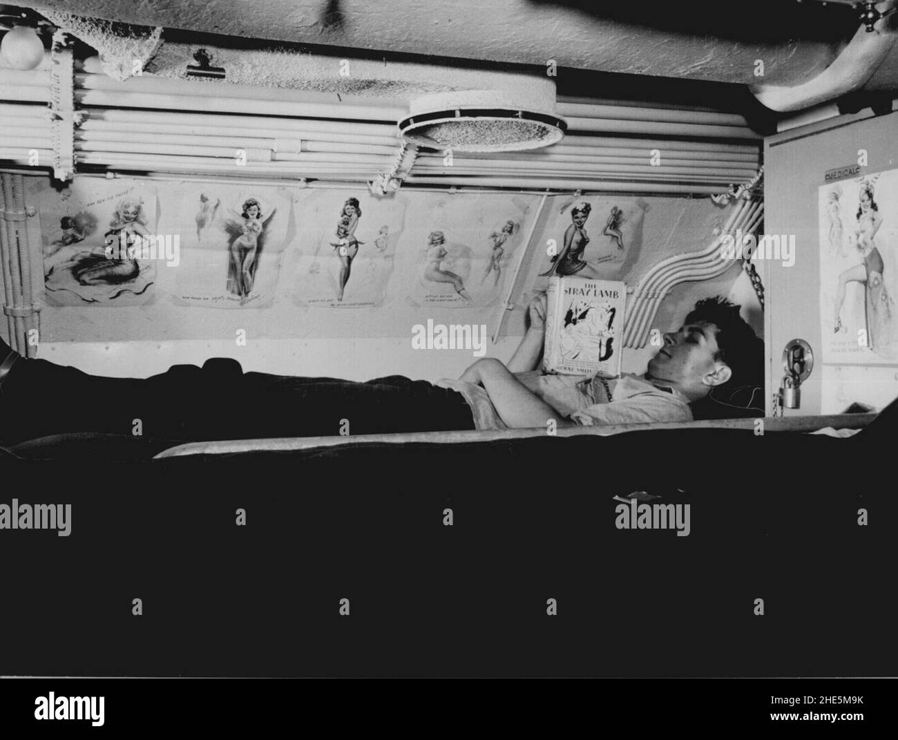 Sailor's bunk aboard fleet sub Stock Photo Alamy