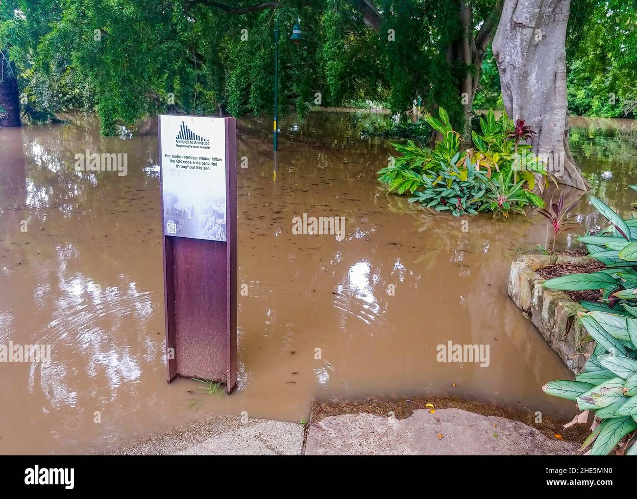 Maryborough, QLD, 9 Jan, 2021: Flood waters from Mary River inundate Queens Park and surround a signpost, part of the interactive Queens Park Military Stock Photo