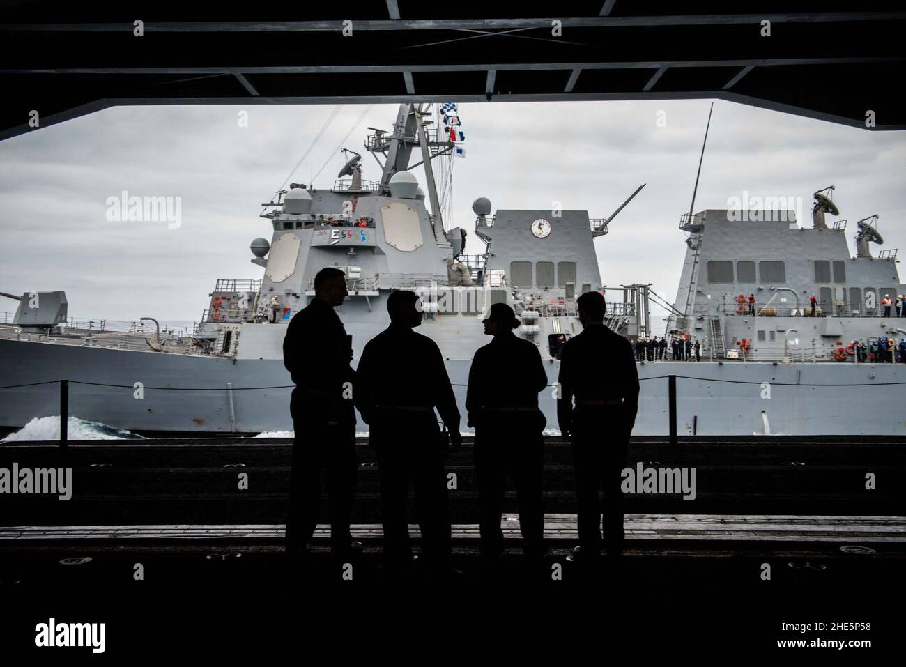 Sailors observe a refueling-at-sea USS Sampson from the hangar bay of USS Theodore Roosevelt. (36566322862). Stock Photo