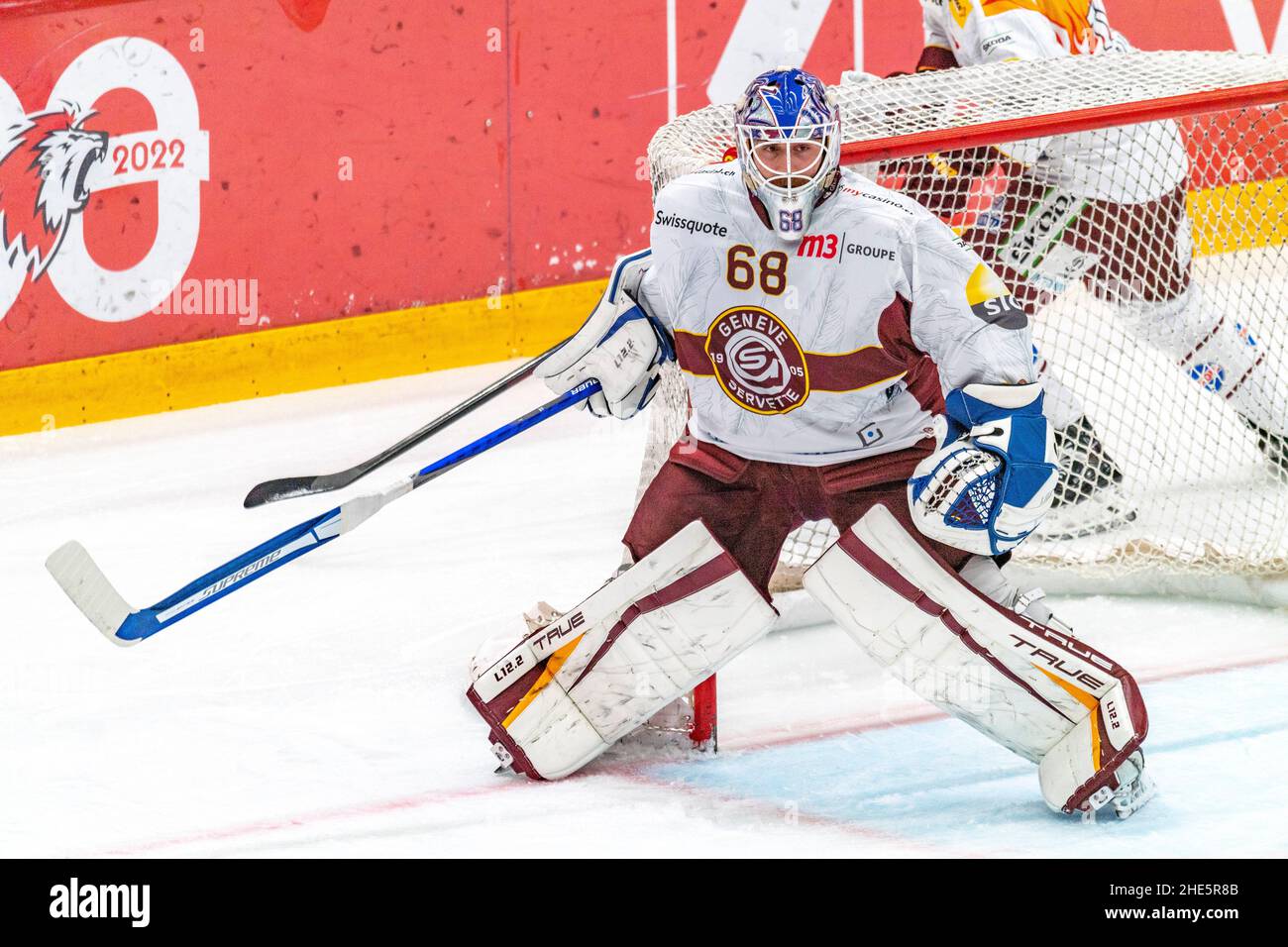 Lausanne, Switzerland, Switzerland. 8th Jan, 2022. Lausanne Switzerland, 01/08/2022: Dominic Nyfeler (goalkeeper) of Geneva-Servette HC (66) is in action during the 42th match of the 2021-2022 Swiss National League Season with the Lausanne HC and Geneva-Servette HC (Credit Image: © Eric Dubost/Pacific Press via ZUMA Press Wire) Stock Photo