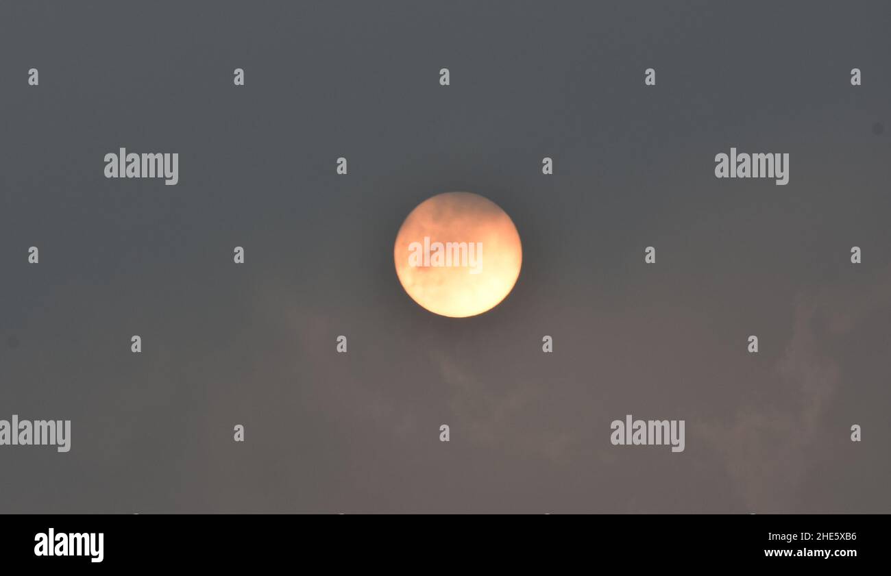 Rising sun in background hi-res stock photography and images - Alamy