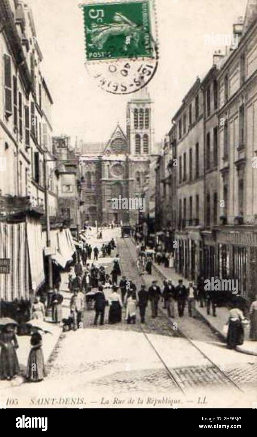 SaintDenis.Rue de la République.Piétonne Stock Photo Alamy