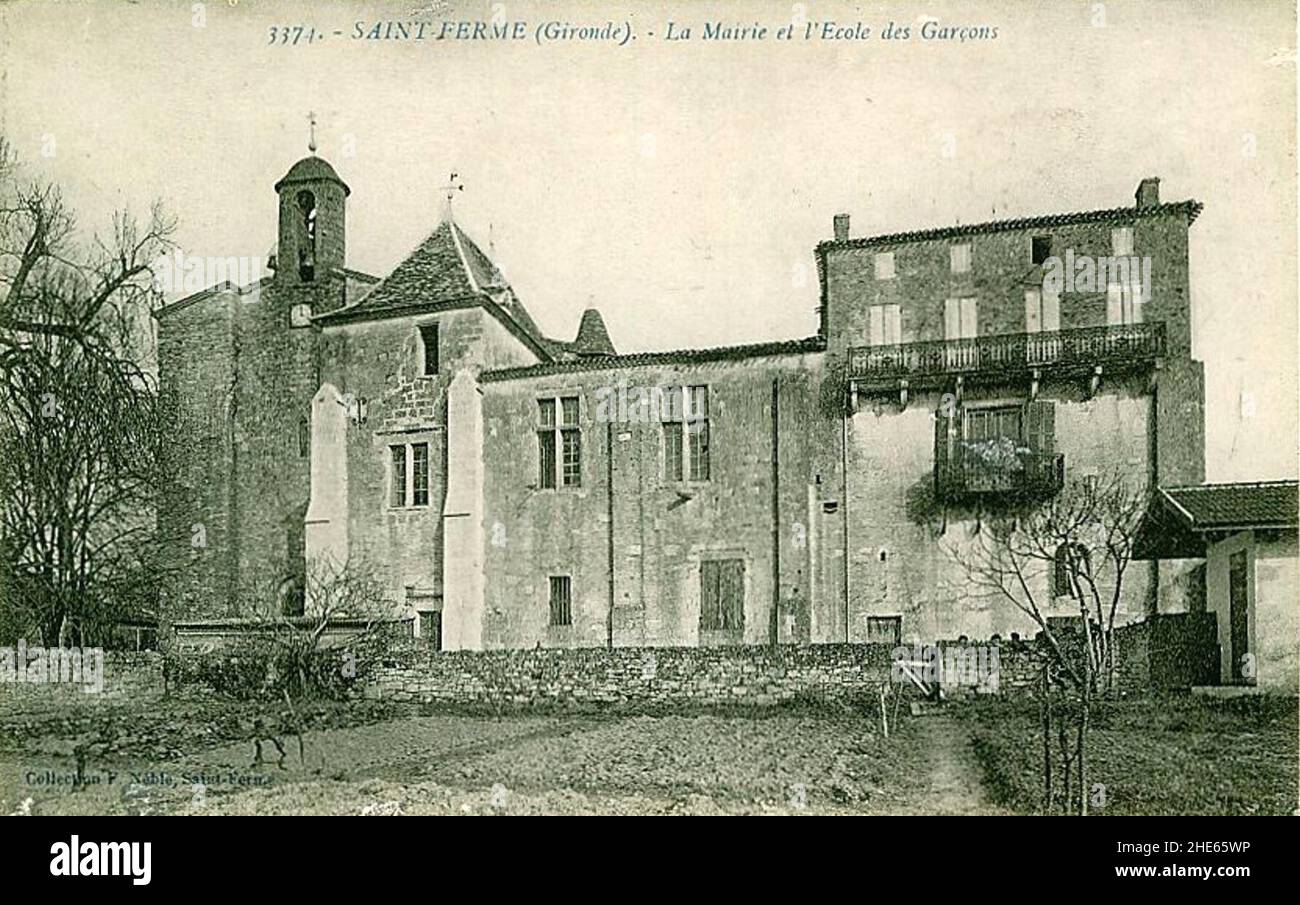 Saint-Ferme - Mairie et école des garçons. Stock Photo