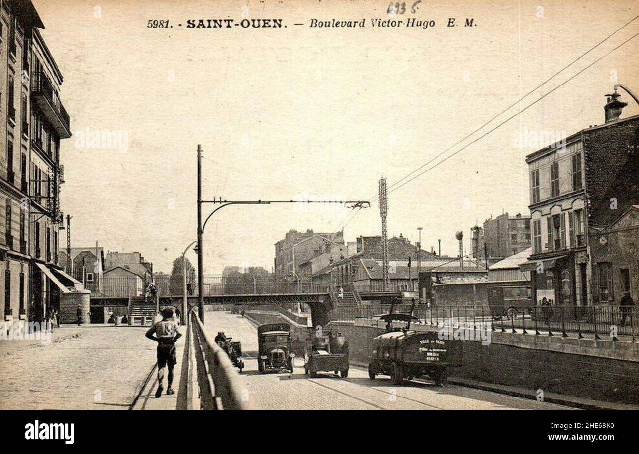 SaintOuen.Boulevard VictorHugo.Rue Arago.Rue de Clichy.Pont ferroviaire Stock Photo Alamy