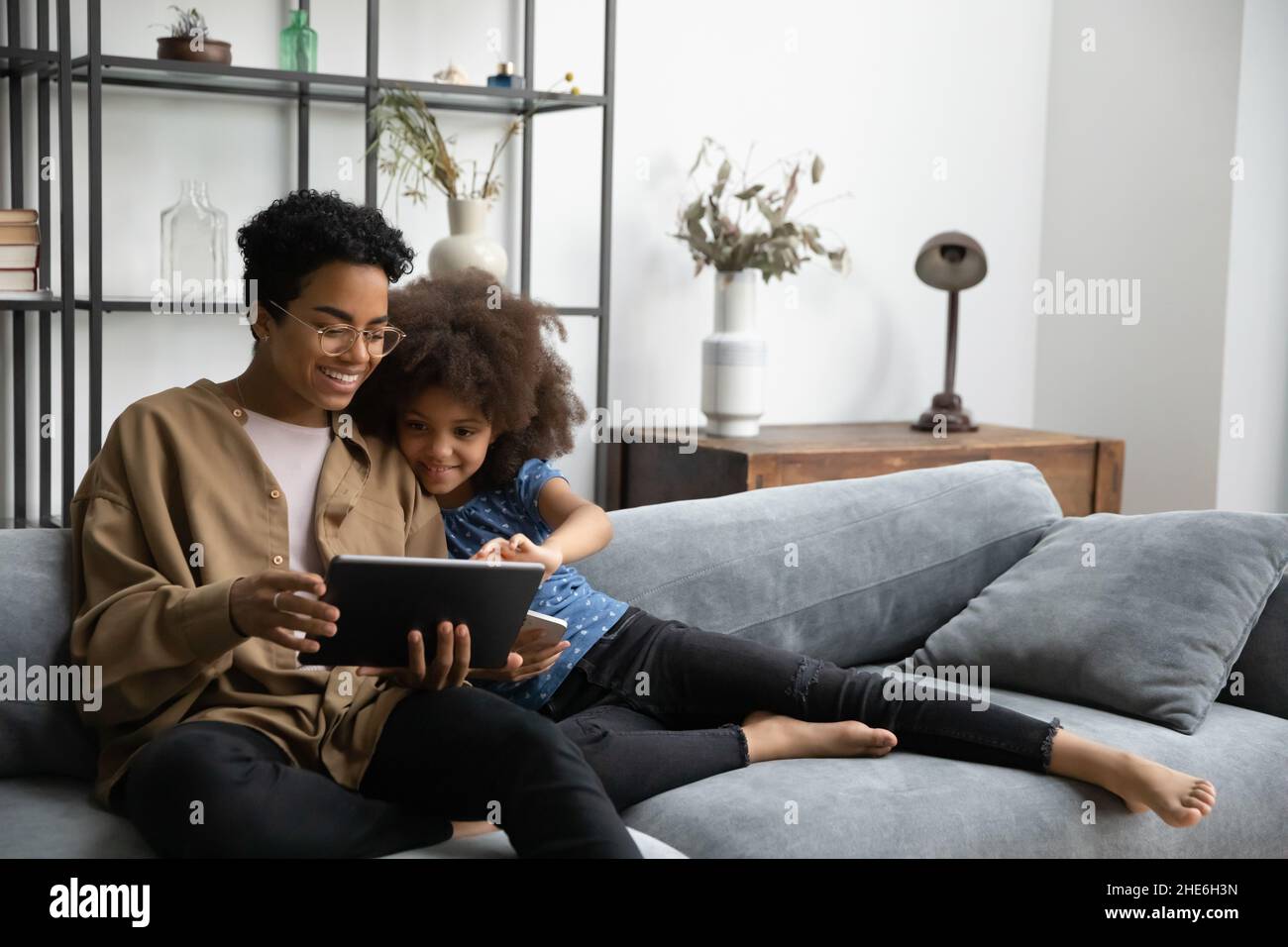 Black pre teen girl hi-res stock photography and images - Alamy