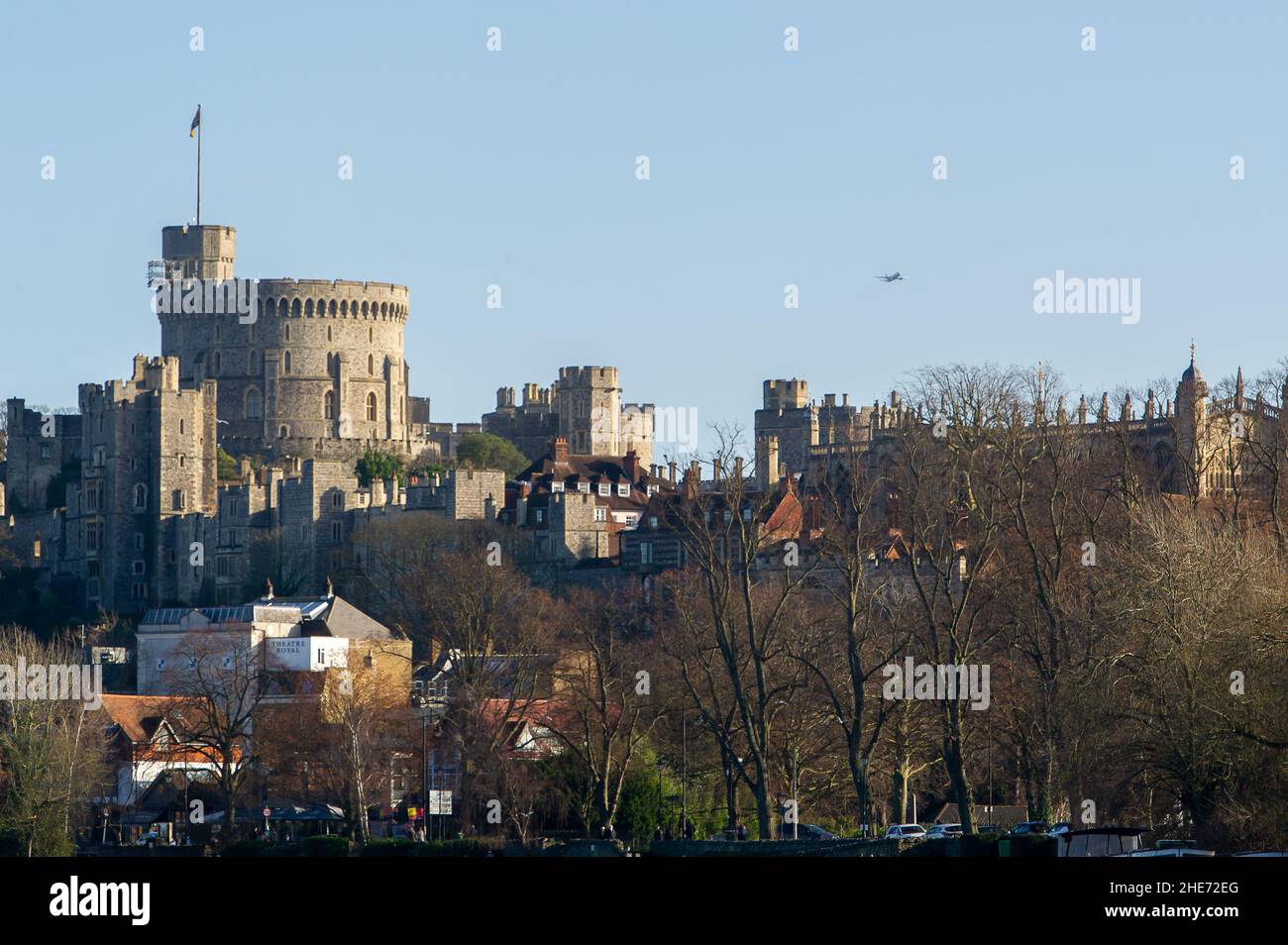 Windsor, Berkshire, UK. 9th January, 2022. A no fly zone with a radius of 1.4 miles around Windsor Castle is reported to be coming into force from 27th January 2022. Aircraft would be prohibited from flying lower than at an altitude of 2,500 feet above the royal residence. Drones will also be prohibited. Her Majesty Queen Elizabeth II is currently in residence at Windsor Castle during the latest Covid-19 Omicron variant phase. These new security measures are reported to be due to an intruder with a cross bow entering the grounds of Windsor Castle on Christmas Day. The man has since been sectio Stock Photo