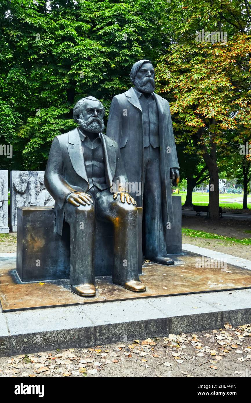 Karl Marx and Friedrich Engels Bronze monument, Marx-Engels Forum, Berlin Mitte district, Berlin, Germany Stock Photo