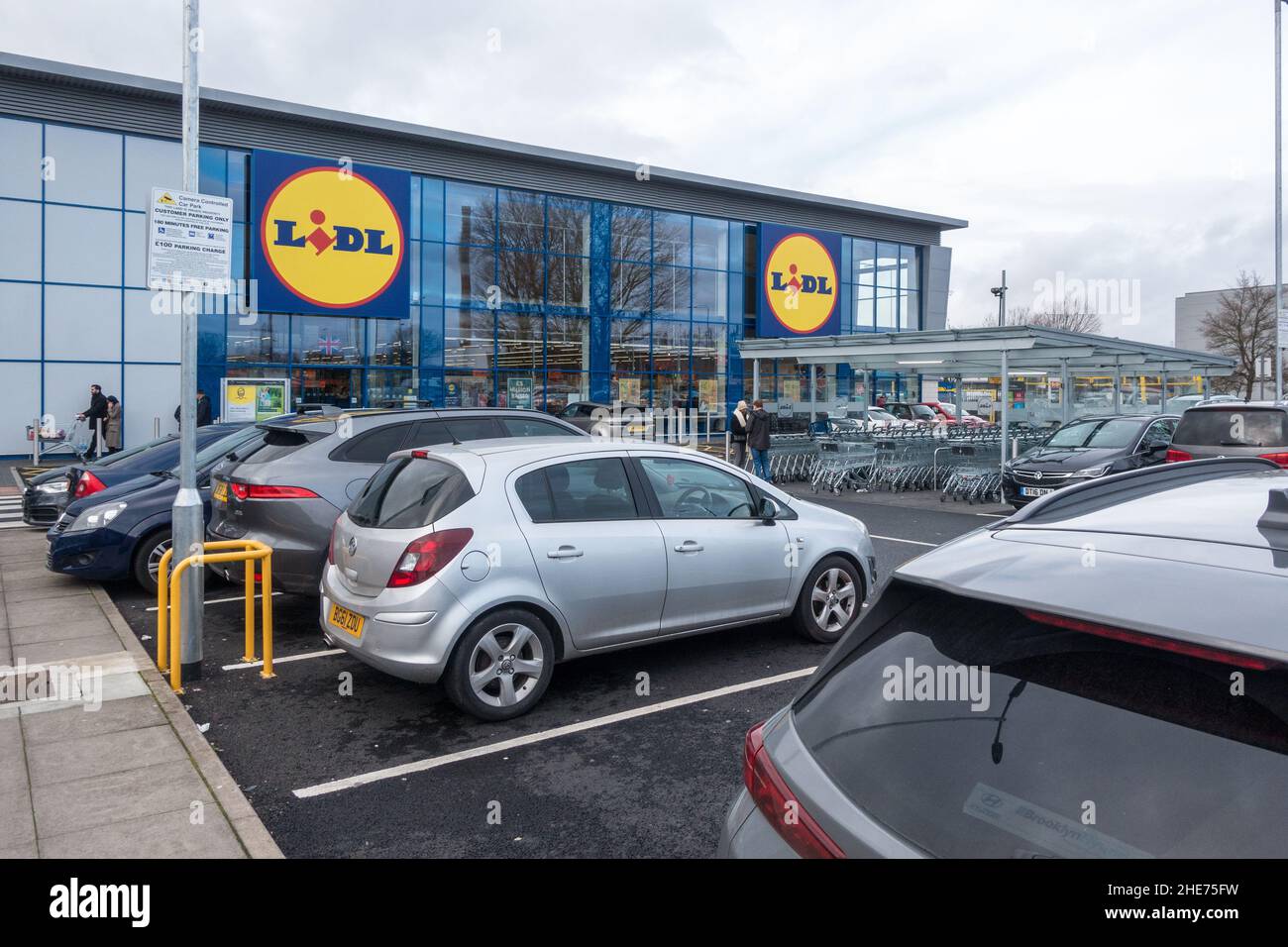 Car parking area view of Lidl Store front Stock Photo Alamy