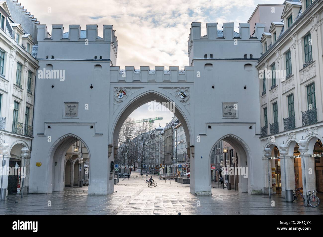 München- Das Karlstor,,(Stachus) früher Neuhauser Tor genannt, entstand neben dem Sendlinger Tor und dem Isartor im Zuge der zweiten Stadtbefestigung Stock Photo