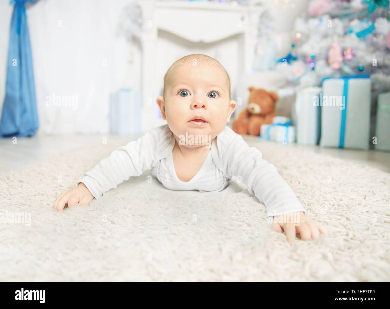Mother attentive hi-res stock photography and images - Page 4 - Alamy