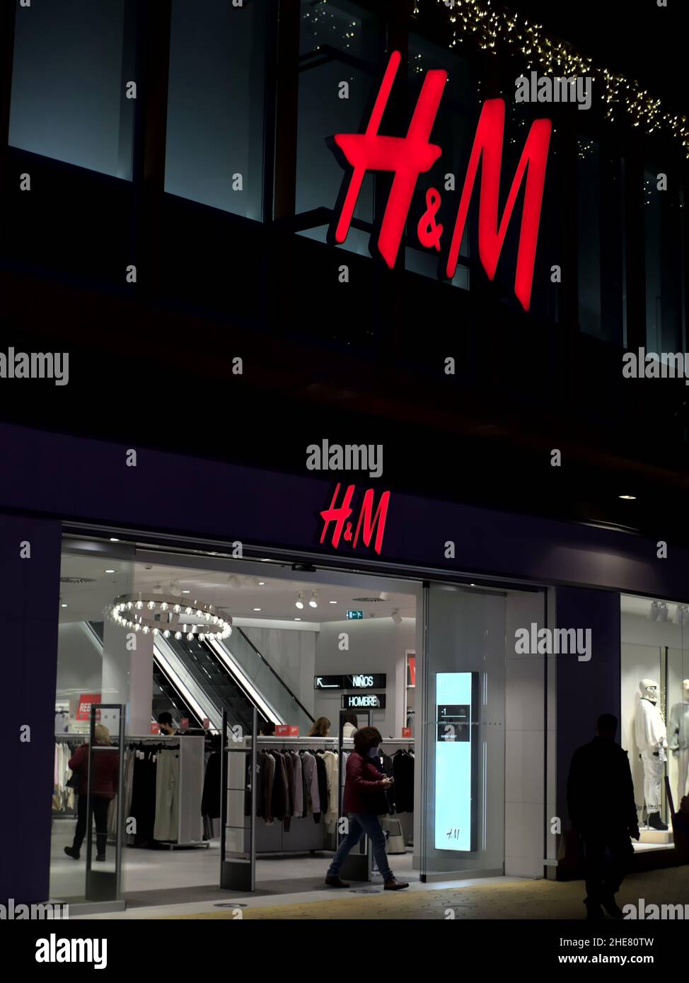 Page 2 - H&m shop High Resolution Stock Photography and Images - Alamy