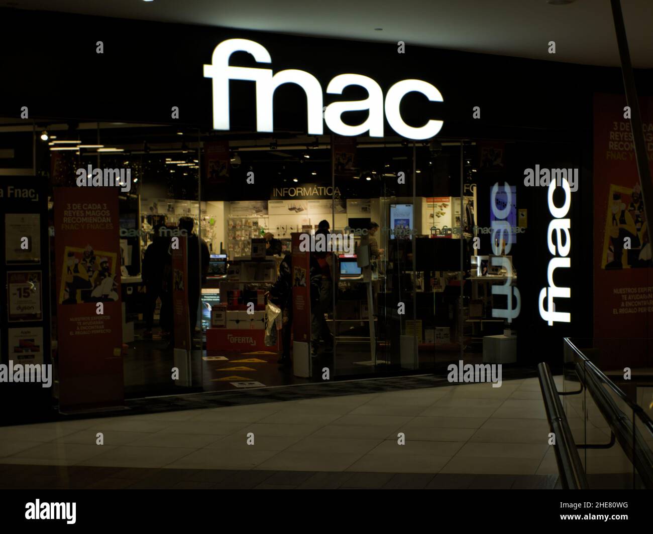 Seville, Spain; January 4th, 2021: Night photo of the entrance and  storefront of the FNAC shop in the Torre Sevilla Shopping Centre Stock  Photo - Alamy