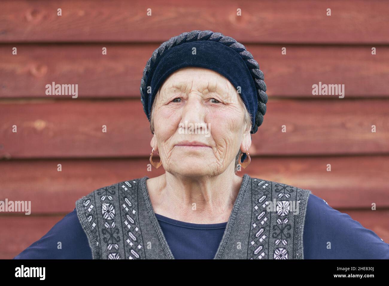 Old asian woman 70 hi-res stock photography and images - Alamy