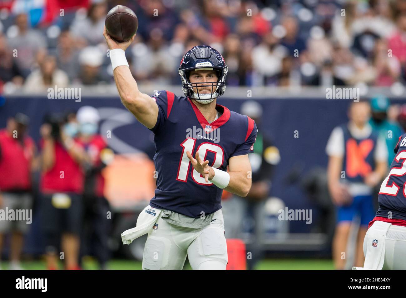 Houston, TX, USA. 9th Jan, 2022. Houston Texans quarterback Davis Mills  (10) prepares for a play during the 1st quarter of an NFL football game  between the Tennessee Titans and the Houston