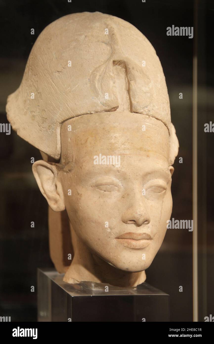 Kestner-Museum, Kopf von Pharao Amenhotep IV / Echnaton, 1350 vor Chr., Hannover, Niedersachsen, Deutschland, Europa |  Kestner-Museum, sculpture from Stock Photo
