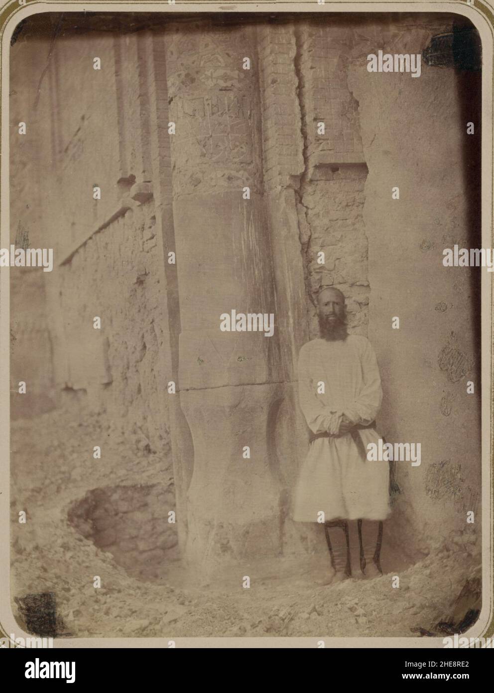 Samarkandskiia drevnosti. Medrese Bibi-Khanym sobornaia mechet'. Baza kolony (sic) Stock Photo