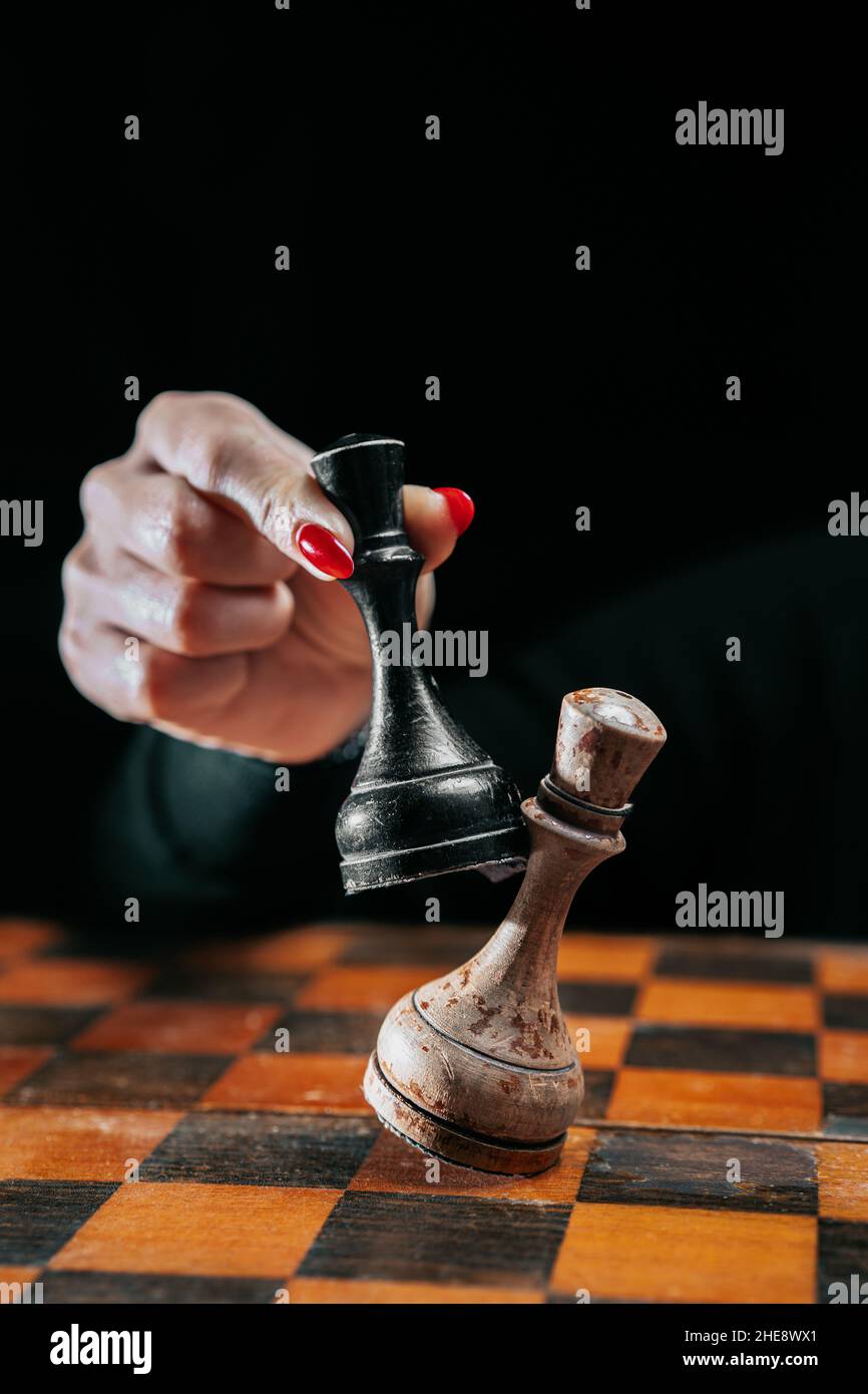 Round chess board hi-res stock photography and images - Alamy
