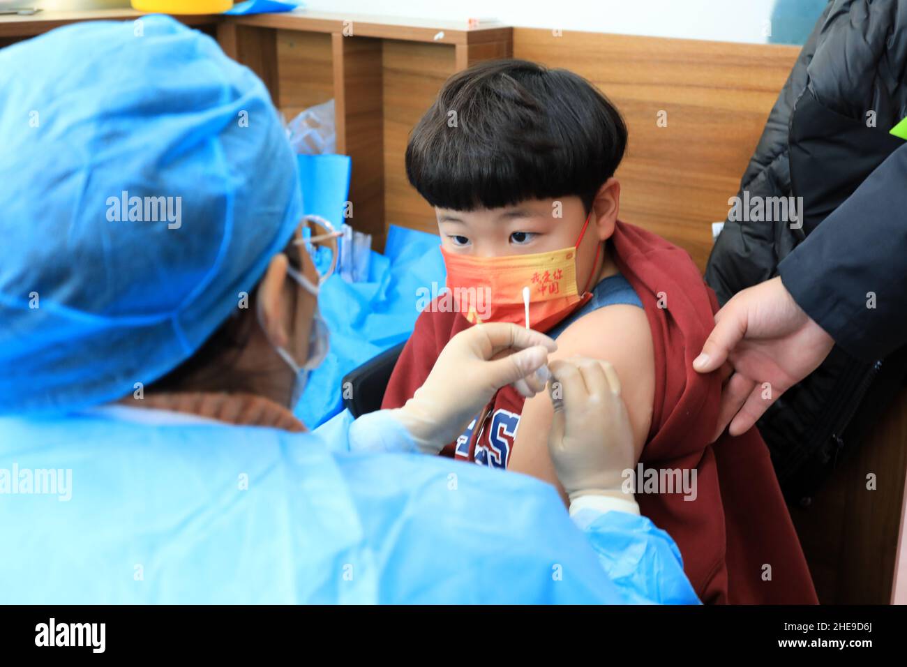 RONGCHENG, CHINA - JANUARY 9, 2022 - A citizen receives booster shots in Rongcheng City, Shandong Province, China, January 9, 2022. By 8 January 2022, Stock Photo