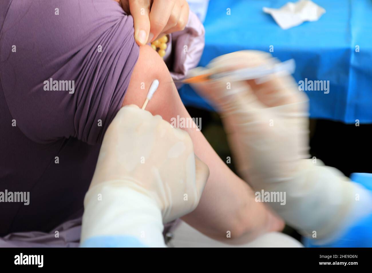 RONGCHENG, CHINA - JANUARY 9, 2022 - A citizen receives booster shots in Rongcheng City, Shandong Province, China, January 9, 2022. By 8 January 2022, Stock Photo