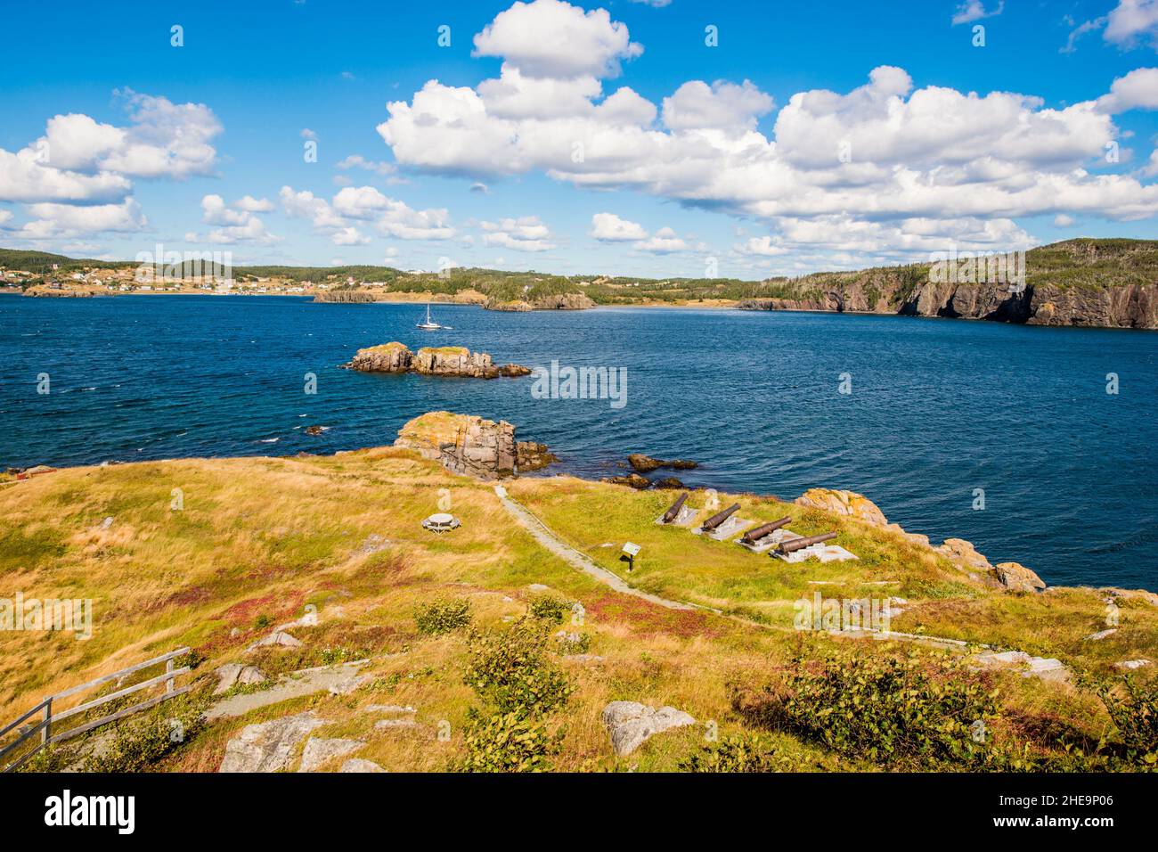 Main cannon battery at Fort Point or Admiral’s Point Lighthouse, Trinity, Bonavista Peninsula, Newfoundland, Canada. Stock Photo