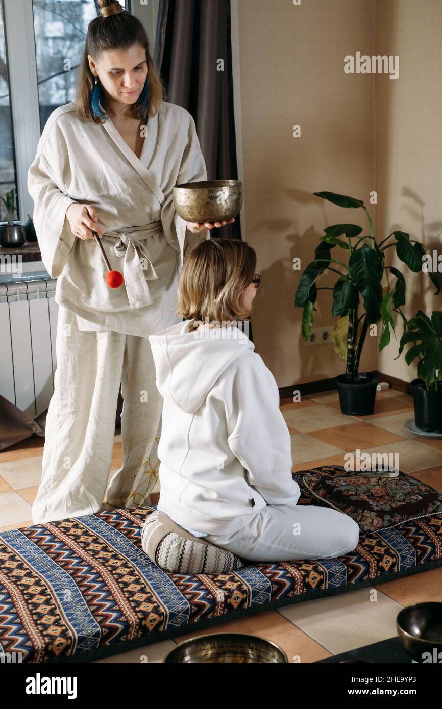 headache Sound healing with singing bowls, vibration massage and