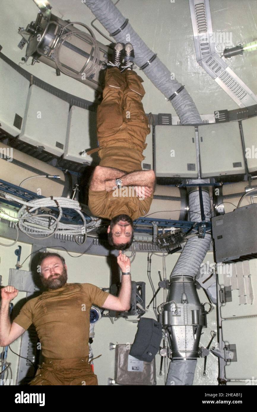 (16 Nov. 1973-8 Feb. 1974) --- Two of the three Skylab 4 (third manning) astronauts exhibit the 'magic' that can be accomplished in the weightlessness of space. Astronaut Gerald D. Carr, mission commander, uses his index finger to suspend astronaut William R. Pogue, pilot, in the Orbital Workshop (OWS). The two 'wizards' completed almost three months aboard the Earth-orbiting Skylab space station, plenty of time to grow these full beards Stock Photo