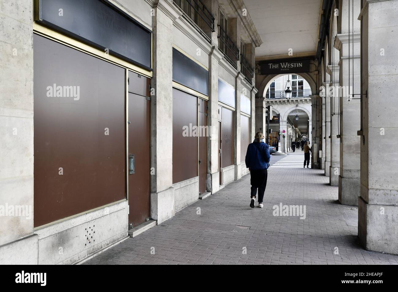 Shops closed by COVID Crisis and traffic difficulties of circulation - Rue de Rivoli - Paris - France Stock Photo