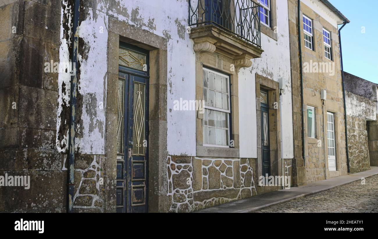 Puerta antigua de una casa vieja en Santiago de Compostela en Galicia Stock Photo