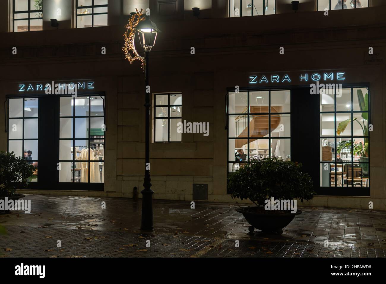 Zara Home Shop High Resolution Stock Photography and Images - Alamy