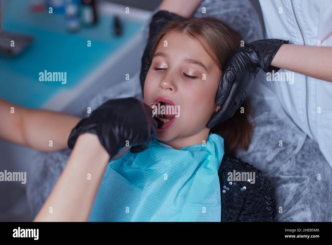 Dentist use anesthetic injection for tooth extraction in child Stock Photo Alamy