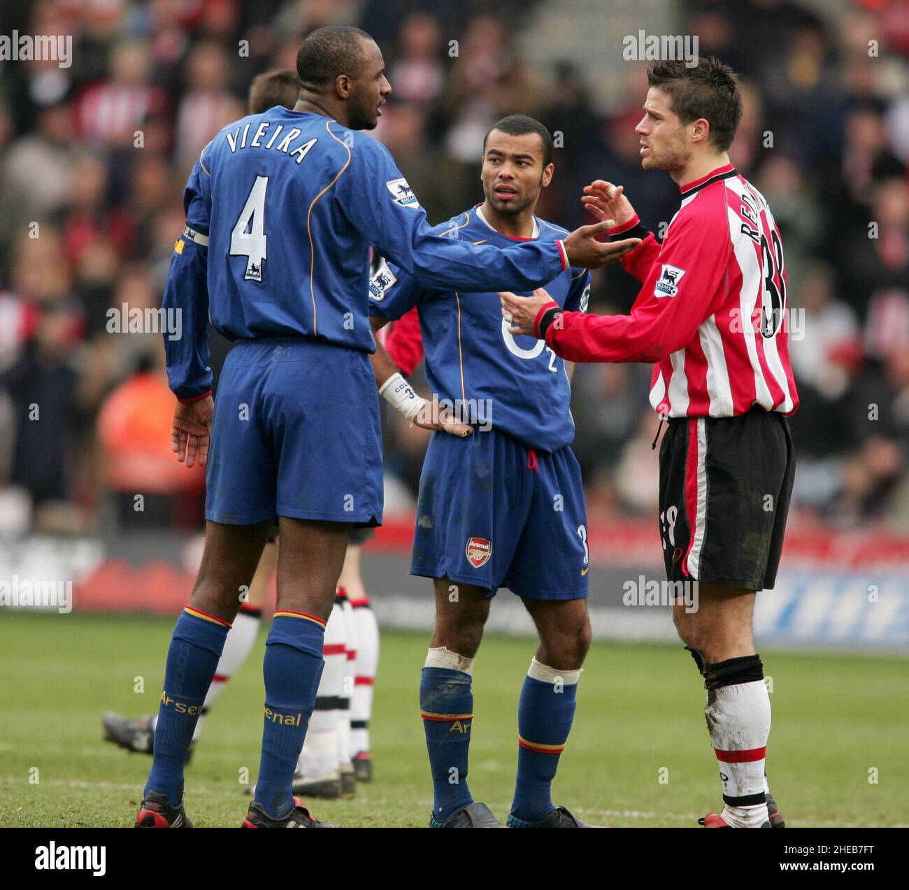 Arsenal v Southampton at St Marys Stadium . 26TH FEB 05 SCORE 1-1  JAMIE REDKNAPP and  PATRICK VIEIRA is disagreement. Normal Data Co premier league usages apply.This image is bound by Dataco restrictions on how it can be used. EDITORIAL USE ONLY No use with unauthorised audio, video, data, fixture lists, club/league logos or “live” services. Online in-match use limited to 120 images, no video emulation. No use in betting, games or single club/league/player publications Stock Photo