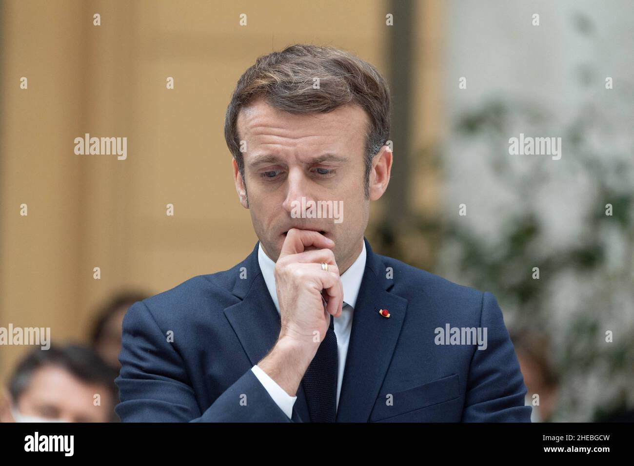 Nice, France. 10th Jan, 2022. French President Emmanuel Macron during a meeting with police officers in Nice, southeastern France, on January 10, 2022, as part of a visit on the site of the future police station. Photo by Jacques Witt/Pool/ABACAPRESS.COM Credit: Abaca Press/Alamy Live News Stock Photo