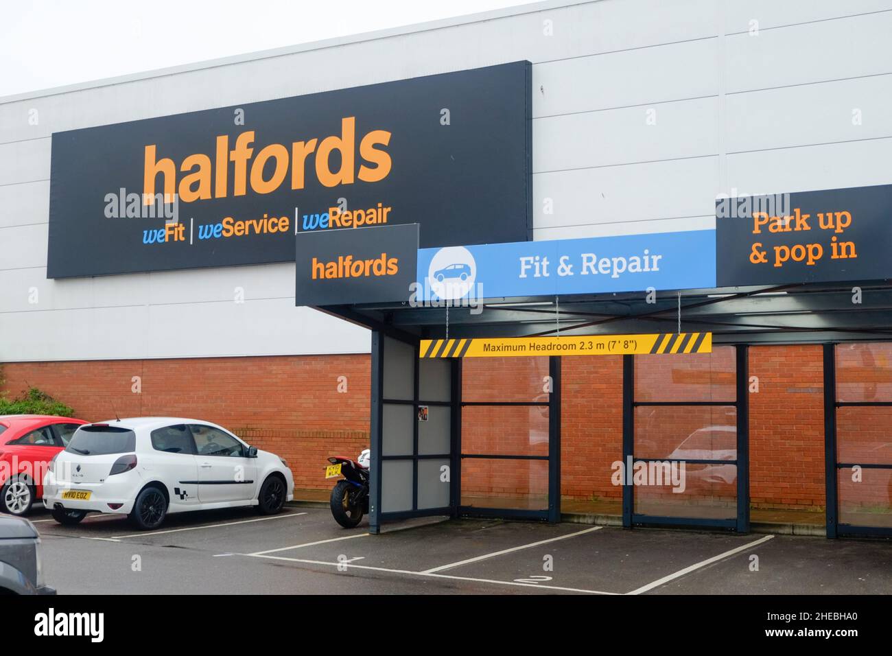 The Halfords store at Cribbs Causway Bristol UK Stock Photo Alamy