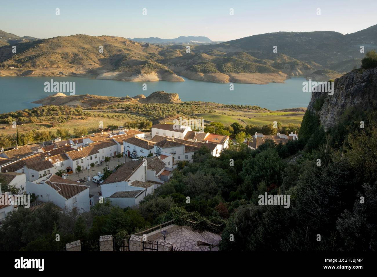 White mountain village of zahara de la sierra hi-res stock photography ...