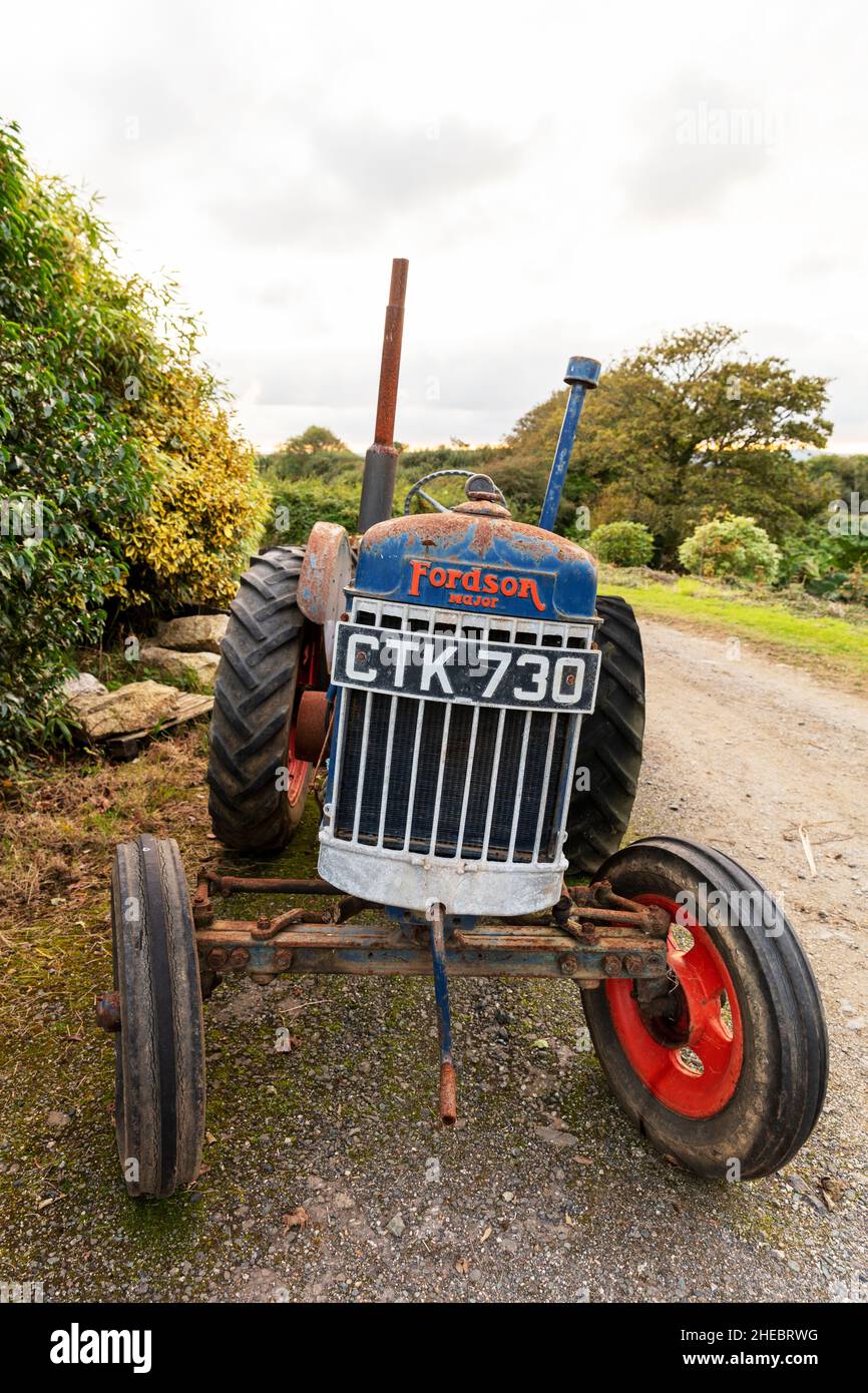 Fordson tractor left to rot, fordson major,fordson,fordson tractor,tractor,farm machinery,history,historic,farming,agriculture,farms,farmyard, Stock Photo