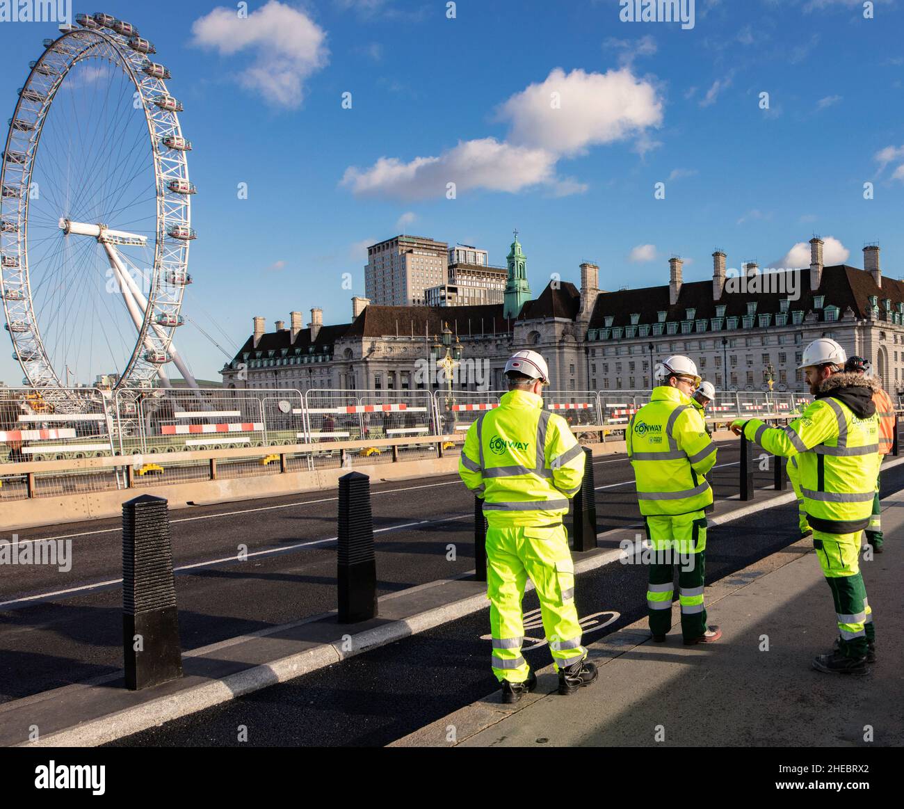 Workmen in high visibility hi-res stock photography and images - Alamy