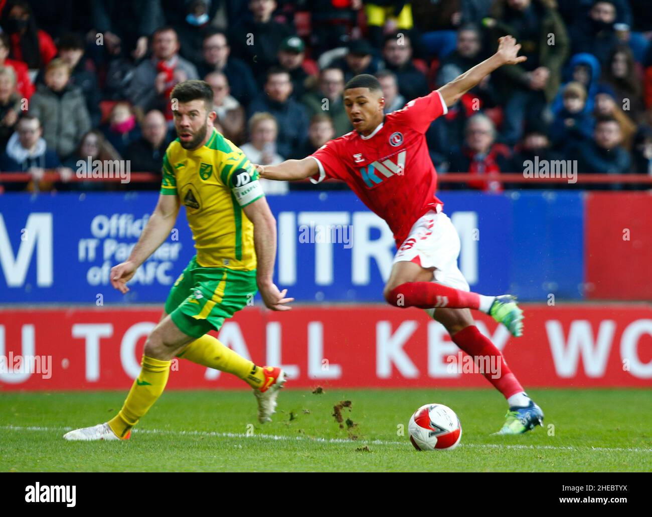 LONDON, United Kingdom, JANUARY 09:L-R Grant Hanley of Norwich City  and  Charlton Athletic's Mason Burstow during FA Cup Third Round Proper between C Stock Photo